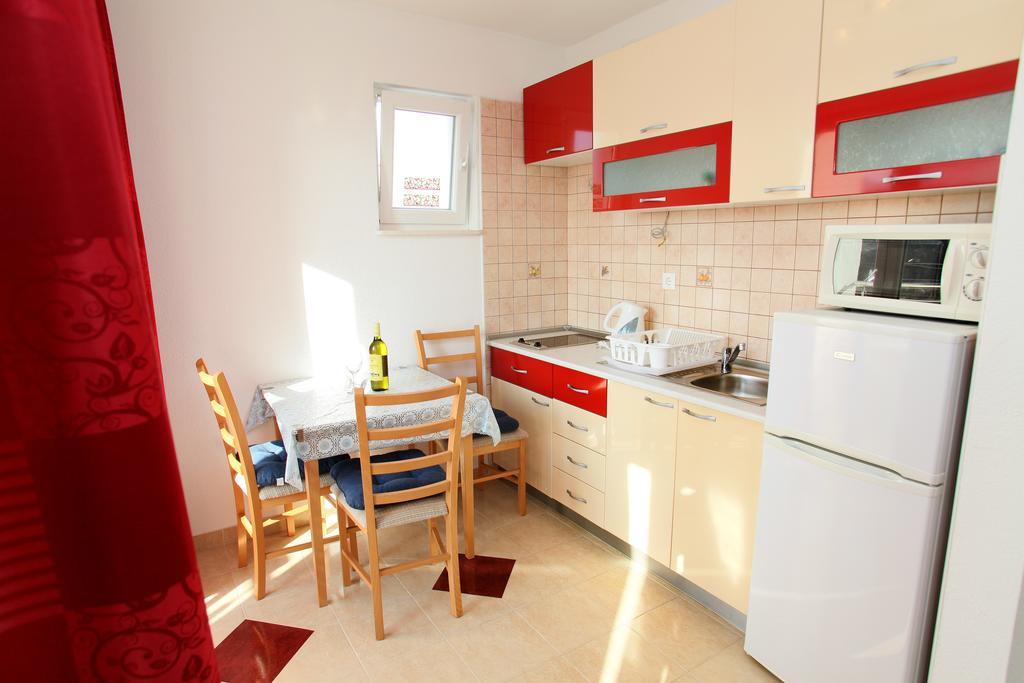 Apartments Villa Karlo Kaštela Exteriör bild