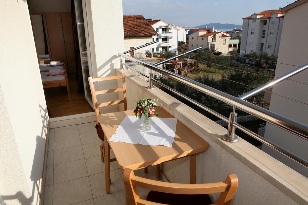 Apartments Villa Karlo Kaštela Exteriör bild