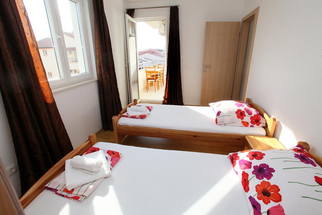 Apartments Villa Karlo Kaštela Exteriör bild